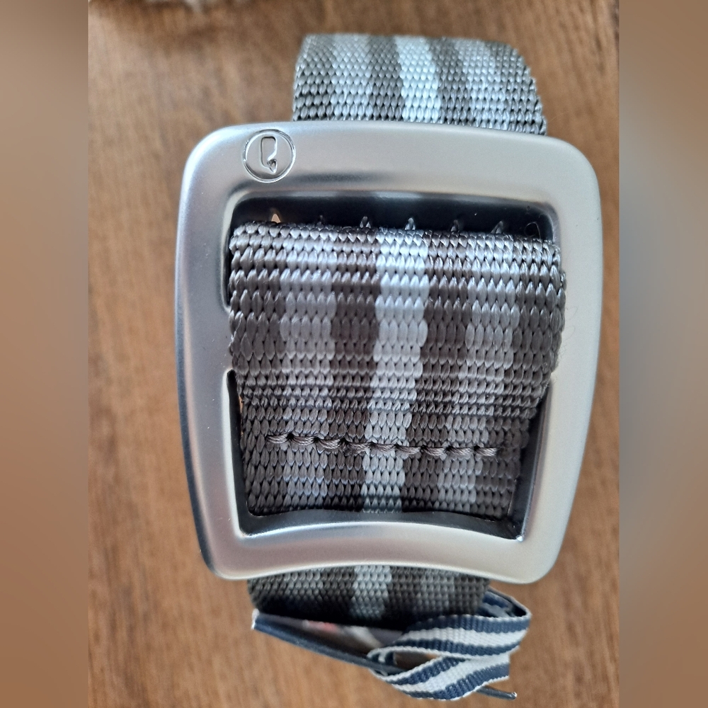 Vineyard Vines Tech Stripe Performance Belt. Gray Harbor. Size L - Picture 2 of 5